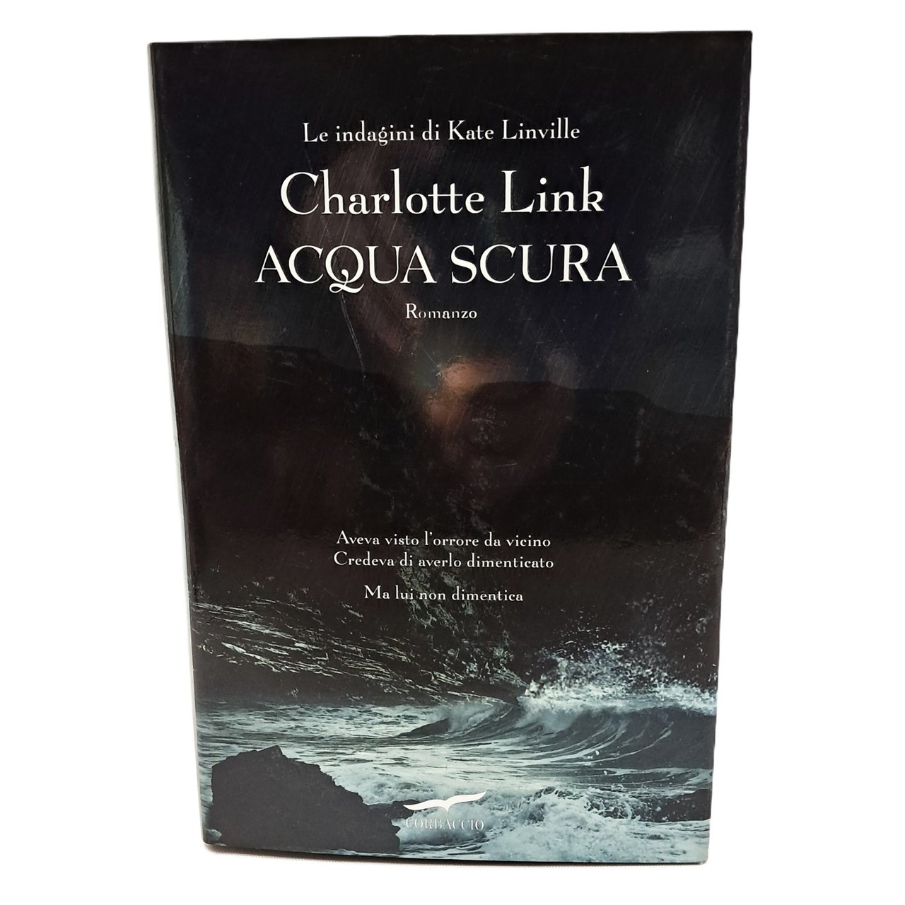 Acqua scura | Immagine principale