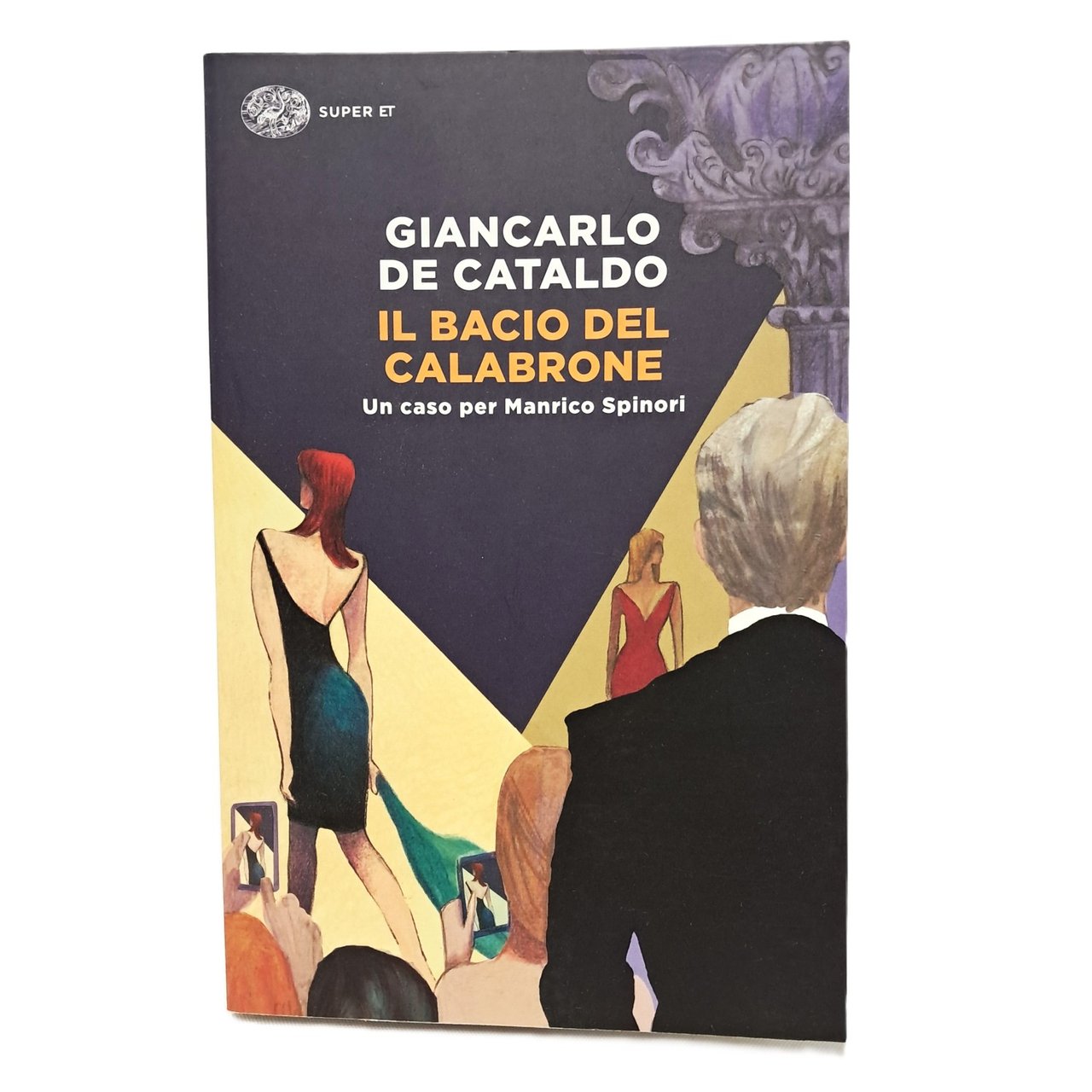 Il bacio del calabrone. Un caso per Manrico Spinori | Immagine principale