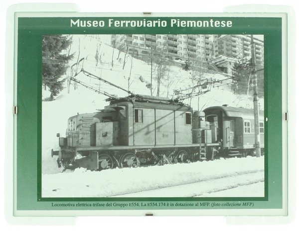 TRE ANTICHE LOCOMOTIVE: FOTO INCORNICIATE SOTTO VETRO, DA APPENDERE.