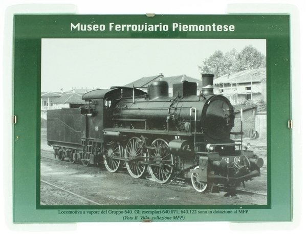 TRE ANTICHE LOCOMOTIVE: FOTO INCORNICIATE SOTTO VETRO, DA APPENDERE.