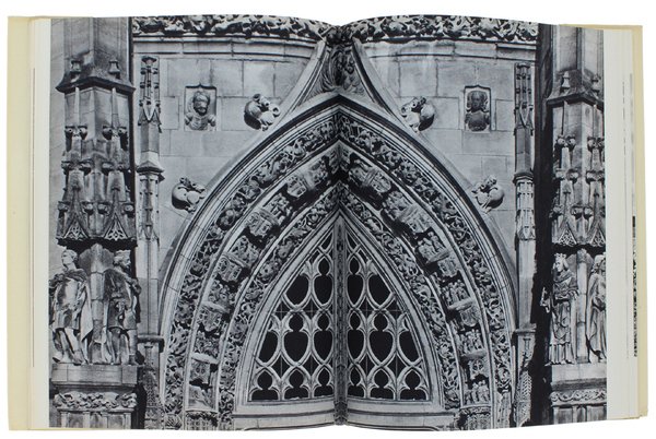 CHAMPAGNE. Photographies de Gerald Maurois et Augustin Dumage.