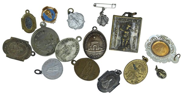 SANTUARI PIEMONTESI: 15 antiche medagliette religiose ricordo