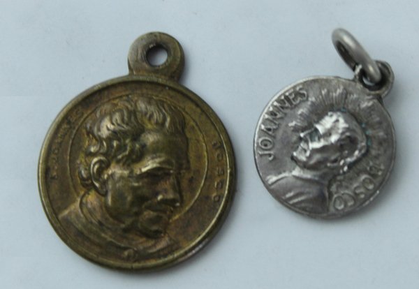 BEATO/SANTO GIOVANNI BOSCO: 9 antiche madagliette religiose oggettini ricordo