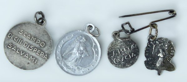 SANTA RITA DA CASCIA: ANTICA PLACCA DORATA E 4 MEDAGLIETTE VOTIVE