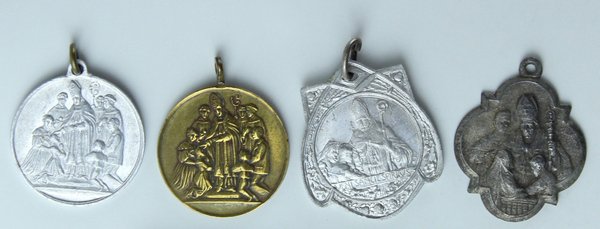 MEMORIA DELLA CRESIMA: 4 MEDAGLIETTE RICORDO