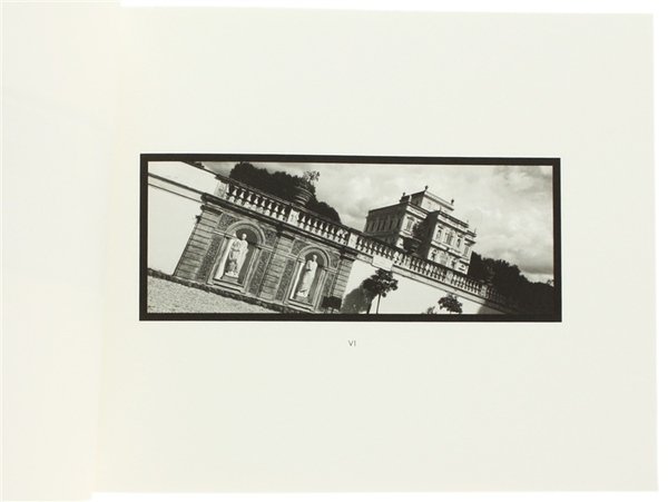 ROMA - UNA SERENA DRAMMATICITA'. 15 fotografie di Antonio Ioli.