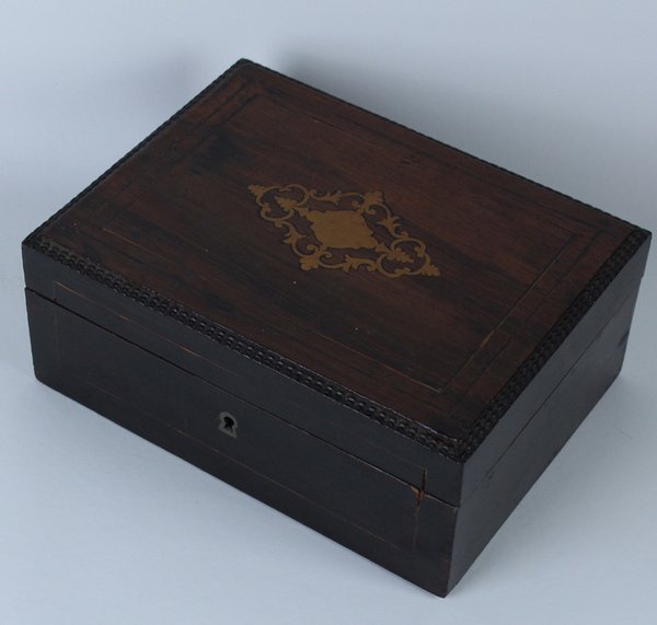 COFANETTO - PORTAGIOELLI VINTAGE CON COPERCHIO INTARSIATO.