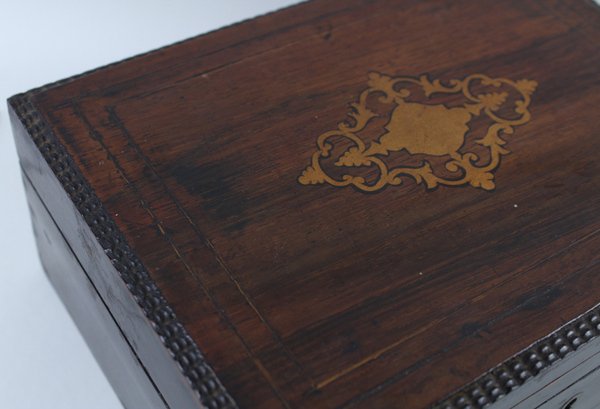 COFANETTO - PORTAGIOELLI VINTAGE CON COPERCHIO INTARSIATO. | Immagine Gallery 1