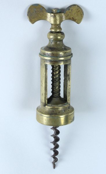 ANTICO CAVATAPPI A CAMPANA IN OTTONE MASSICCIO PERFETTAMENTE FUNZIONANTE.