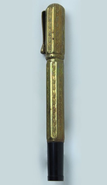 PENNA STILOGRAFICA LAMINATA PENNINO RIENTRANTE, 1920 ca. Pennino oro. Funzionante