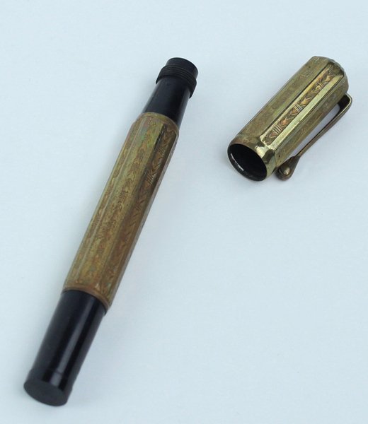 PENNA STILOGRAFICA LAMINATA PENNINO RIENTRANTE, 1920 ca. Pennino oro. Funzionante