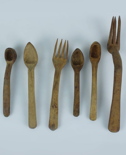 LOTTO DI 6 POSATE VINTAGE IN LEGNO INTAGLIATO A MANO. | Immagine Gallery 2