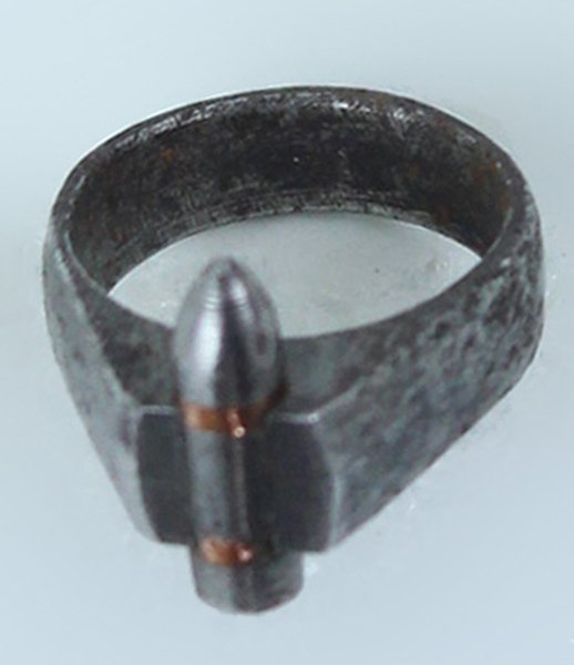 ANELLO VINTAGE IN FERRO CON PROIETTILE