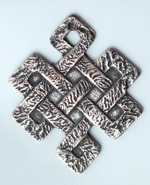 CIONDOLO ARGENTATO: NODO TIBETANO DI INFINITO vintage mm 45x38x1,5