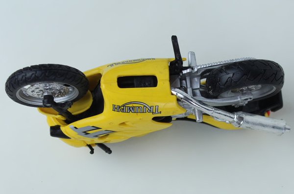 MOTO TRIUMPH 600 MODELLINO MAISTO scala 1:18 lunghezza cm 12