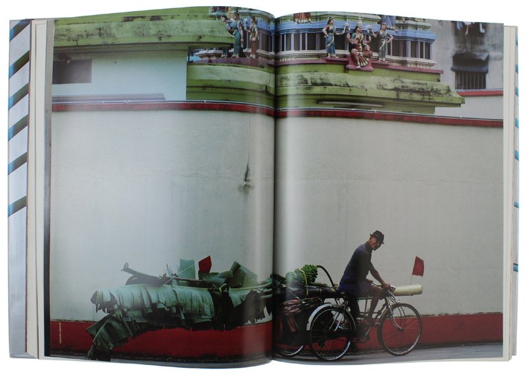 A SALUTE TO SINGAPORE [Grande, splendido volume]