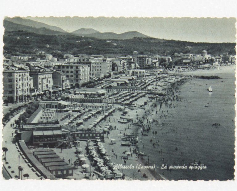 ALBISSOLA (Savona). La stupenda spiaggia (Cartolina).