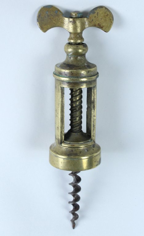ANTICO CAVATAPPI A CAMPANA IN OTTONE MASSICCIO PERFETTAMENTE FUNZIONANTE.