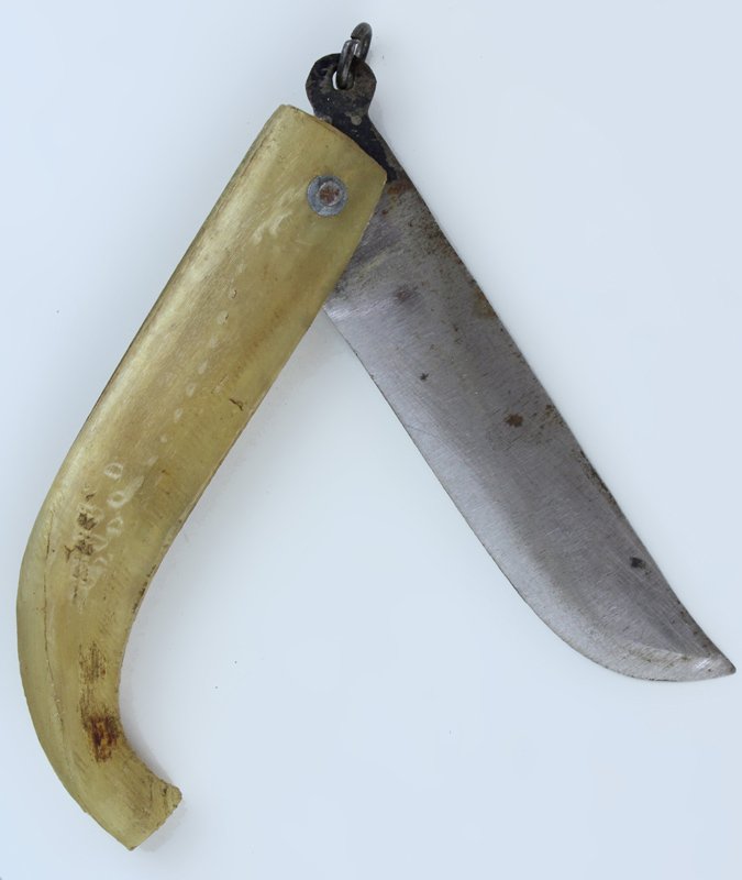 ANTICO COLTELLO SERRAMANICO IN FERRO, MANICO IN CORNO, cm 18,5