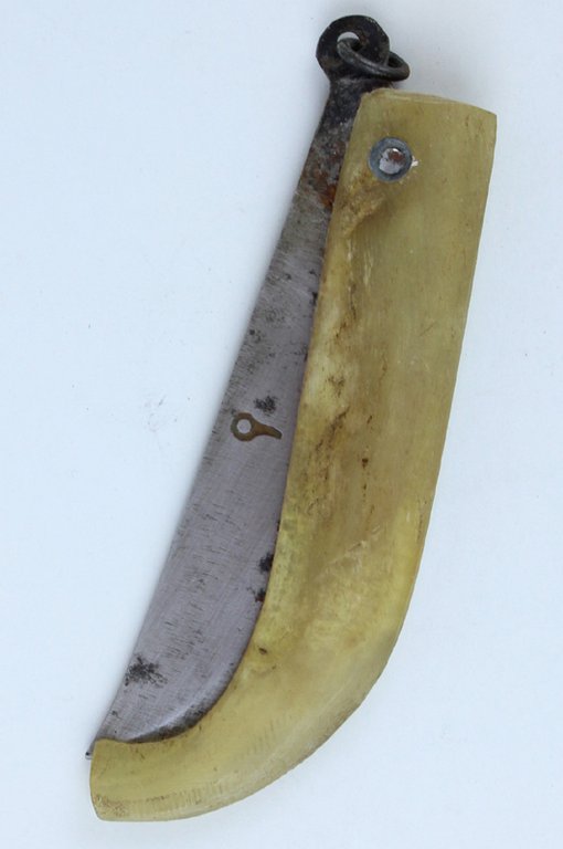 ANTICO COLTELLO SERRAMANICO IN FERRO, MANICO IN CORNO, cm 18,5