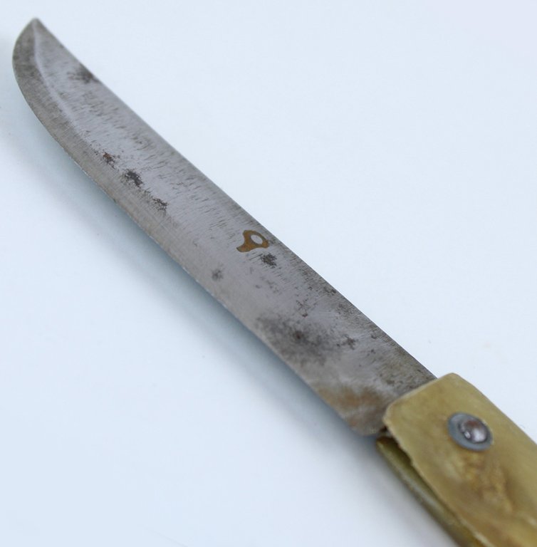 ANTICO COLTELLO SERRAMANICO IN FERRO, MANICO IN CORNO, cm 18,5
