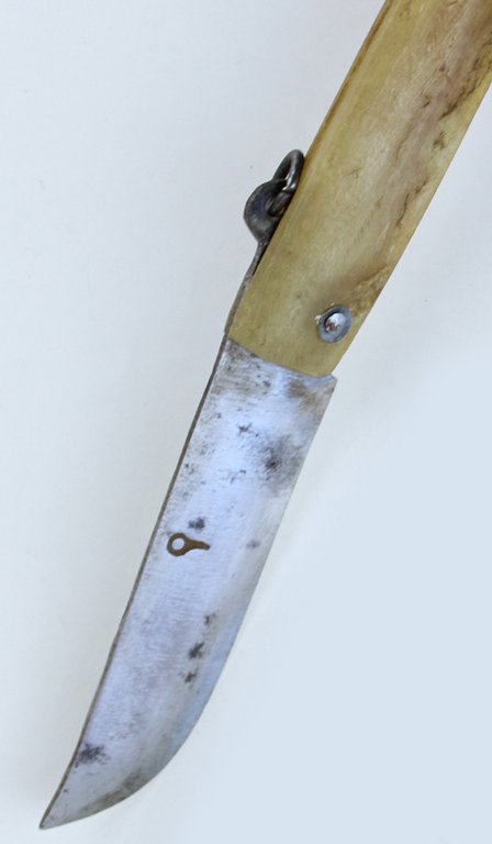 ANTICO COLTELLO SERRAMANICO IN FERRO, MANICO IN CORNO, cm 18,5