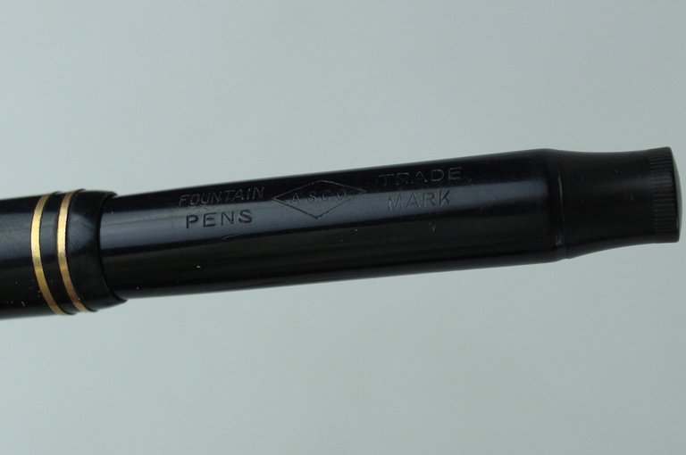 ASCO - Fountain Pen. Stilografica vintage. Fermaglio e anelli dorati.