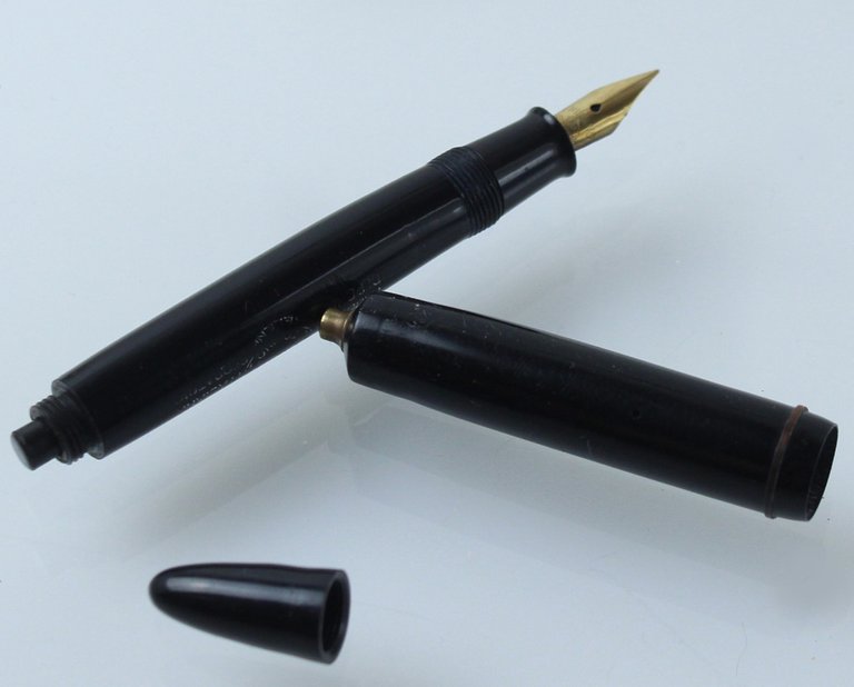 AURORA Selene. Stilografica da borsetta, pennino Eridano oro 585 - …