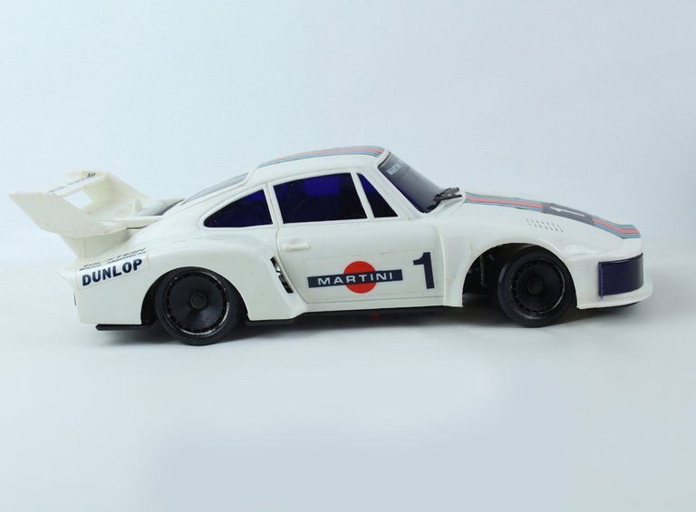 AUTOMODELLO Martini Porsche 935 Turbo 1:16 Identical Scale Battery operated … | Immagine Gallery 7
