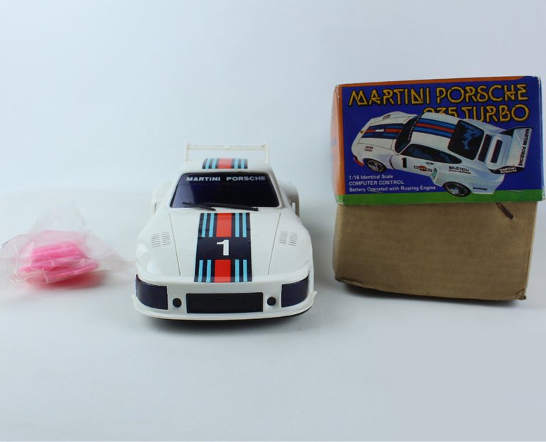 AUTOMODELLO Martini Porsche 935 Turbo 1:16 Identical Scale Battery operated … | Immagine Gallery 16