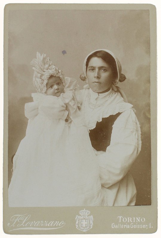 BIMBA CON BALIA Foto vintage (1880 ca.) Fratelli Lovazzano - …