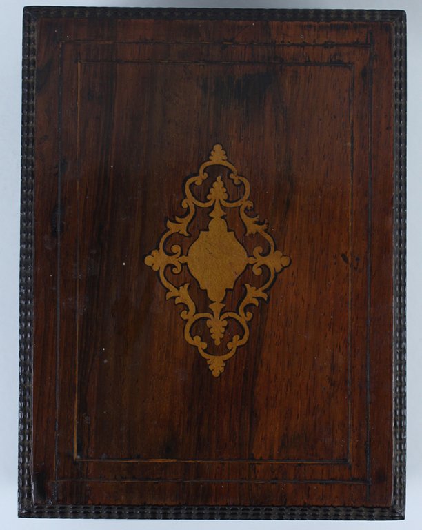 COFANETTO - PORTAGIOELLI VINTAGE CON COPERCHIO INTARSIATO.