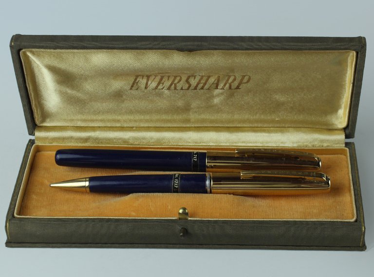 EVERSHARP 717 + 1717. Set vintage. Stilografica, pennino oro + … | Immagine Gallery 1