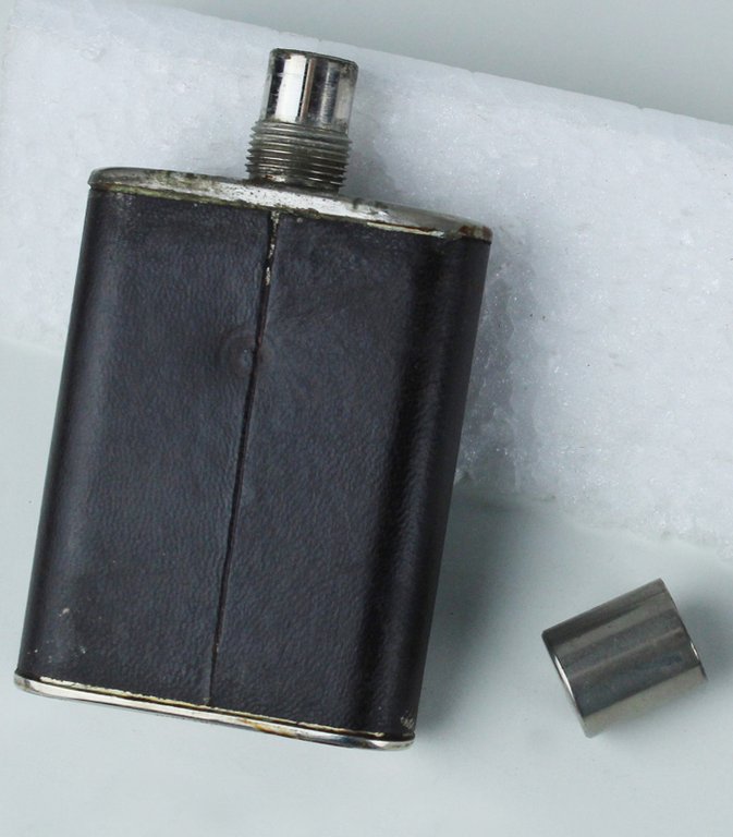 FIASCHETTA TASCABILE (per whisky o gin ?) in metallo cromato …