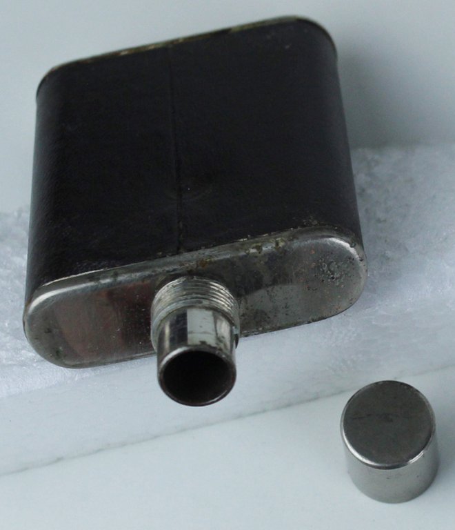 FIASCHETTA TASCABILE (per whisky o gin ?) in metallo cromato …