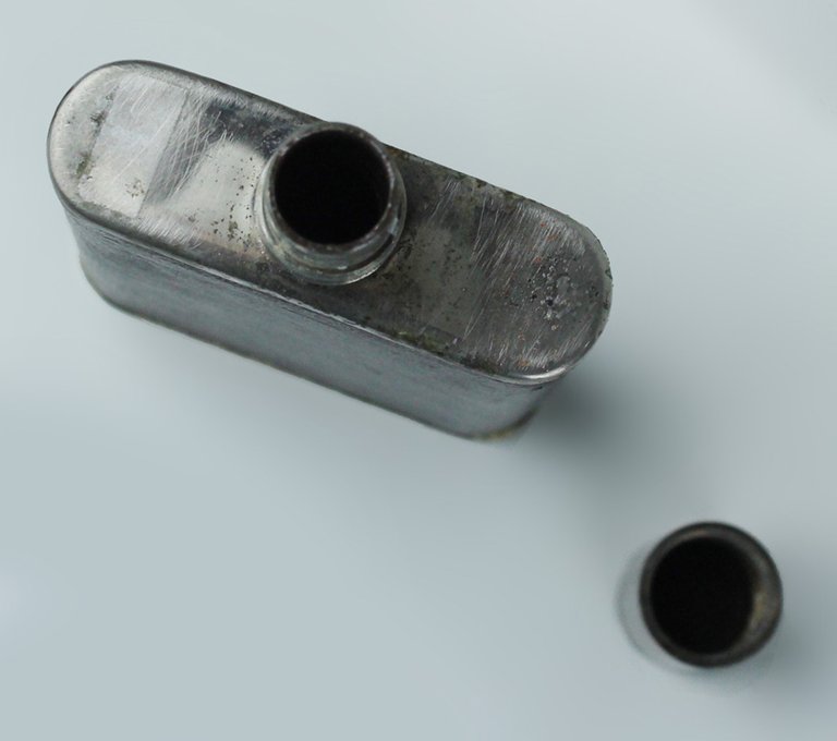 FIASCHETTA TASCABILE (per whisky o gin ?) in metallo cromato …