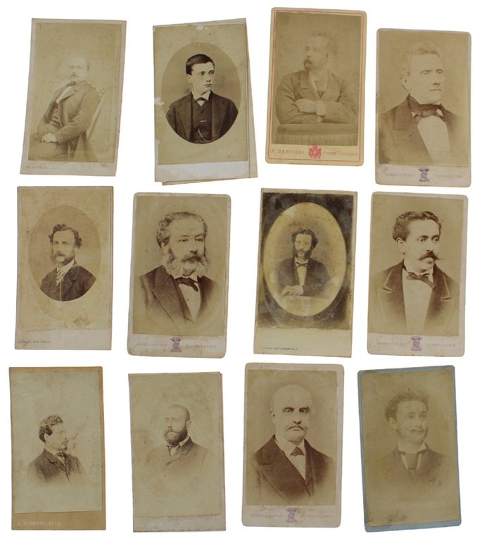 FOTOGRAFIE D'EPOCA 12 ritratti UOMO vintage Formato 10x6 cm montate …