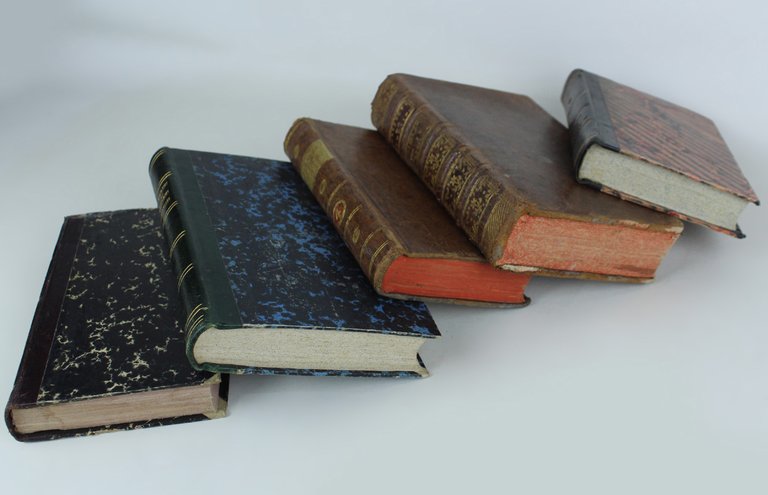 LOTTO 5 LIBRI ANTICHI: 1747-1860 con pregiate legature in pelle. …