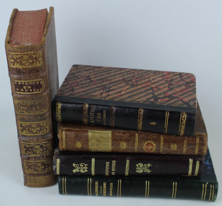 LOTTO 5 LIBRI ANTICHI: 1747-1860 con pregiate legature in pelle. …