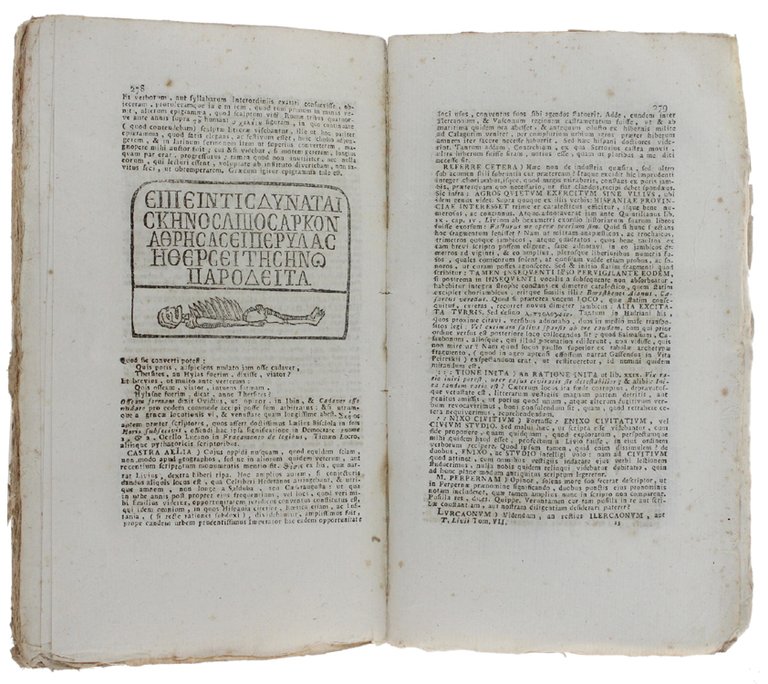 HISTORIARUM AB URBE CONDITA LIBRI QUI SUPERSUNT cum selectis adnotationibus …