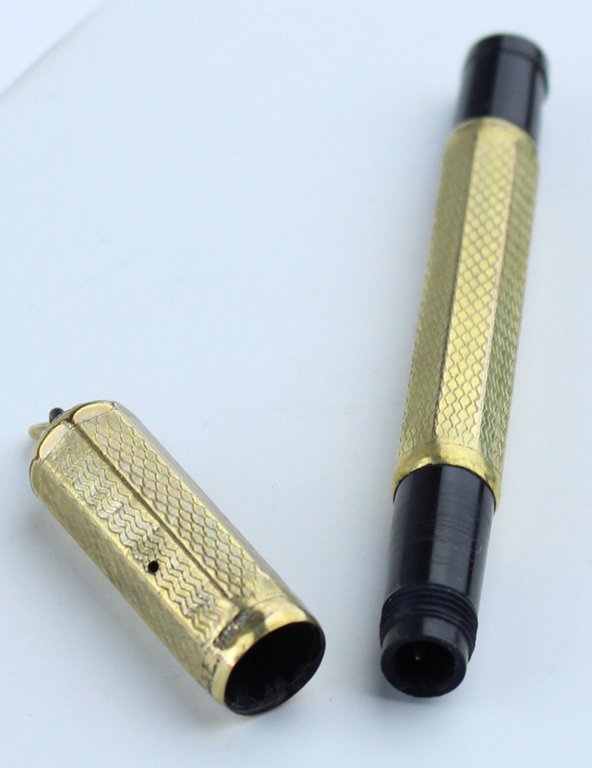 IMPERIAL Penna stilografica vintage. Pennino oro 14 Kt rientrante funzionante