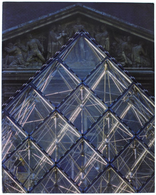 LA PYRAMIDE DU LOUVRE.