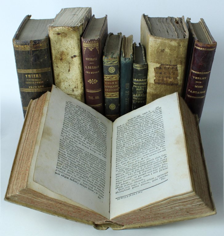 LIBRI ANTICHI delizioso lotto di 9 volumi con pregiate legature. …