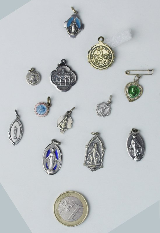 MEDAGLIETTE RELIGIOSE ANTICHE Collezioncina di 12 pezzi, piccolo / minimo …