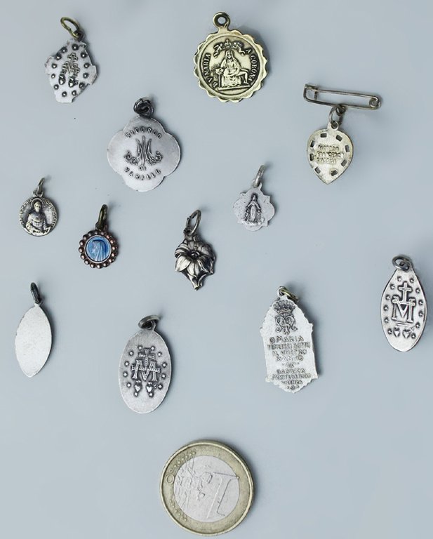 MEDAGLIETTE RELIGIOSE ANTICHE Collezioncina di 12 pezzi, piccolo / minimo …
