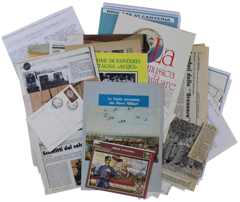 MILITARIA: LOTTO DI VARIO MATERIALE A STAMPA.