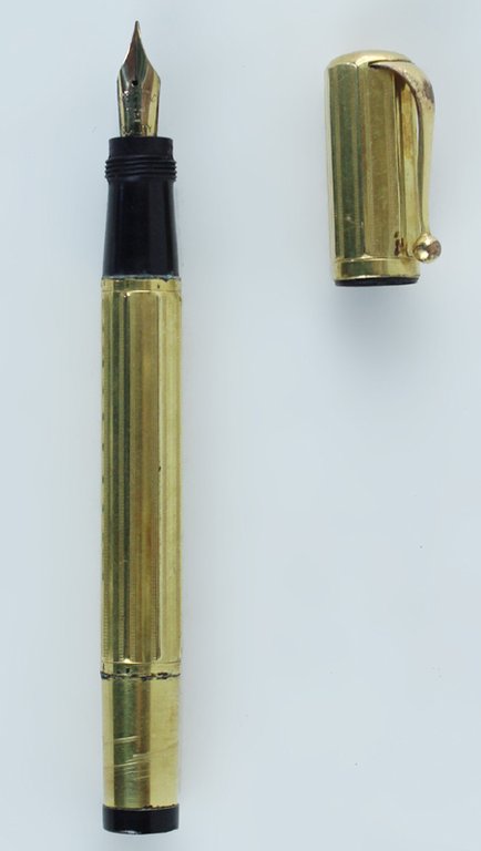 PENNA STILOGRAFICA PENNINO RIENTRANTE laminata, fusto prismatico, 1920 ca. Fuzionante.