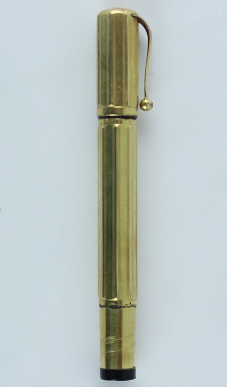 PENNA STILOGRAFICA PENNINO RIENTRANTE laminata, fusto prismatico, 1920 ca. Fuzionante.