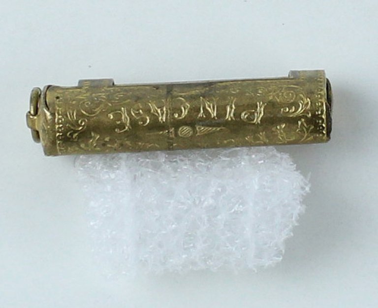 POCKET PIN CASE: ANTICO ASTUCCIO TASCABILE PER AGHI. | Immagine Gallery 4