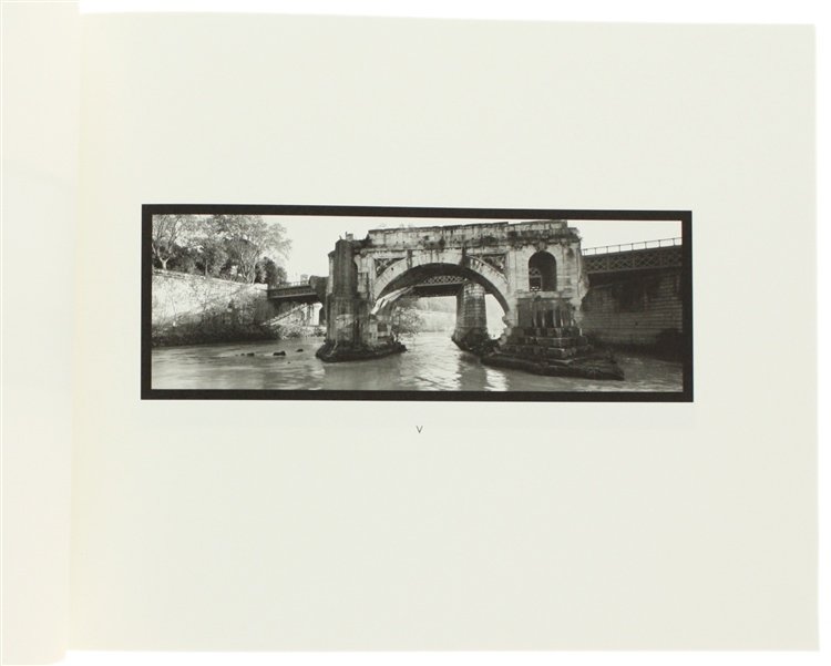 ROMA - UNA SERENA DRAMMATICITA'. 15 fotografie di Antonio Ioli.